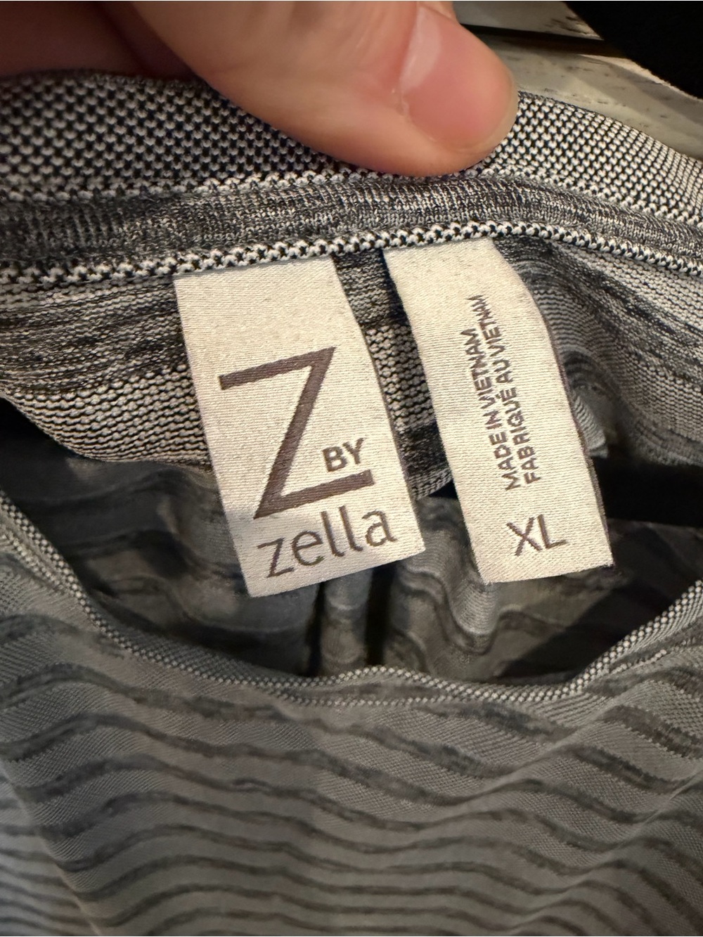 Zella Gray and pinkStriped Sleeveless Tanks XL like new - Picture 2 of 2